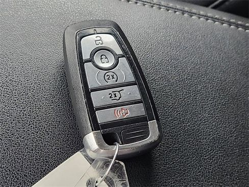 Used 2022 Ford Edge Titanium image 19