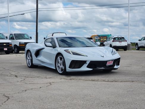Used 2022 Chevrolet Corvette Stingray Coupe w/ 1LT RWD image 3