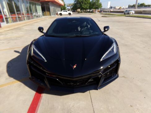 Used 2025 Chevrolet Corvette Z06 RWD image 2