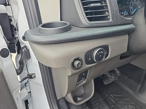 New 2025 Ford Transit 250 148 Medium Roof image 24