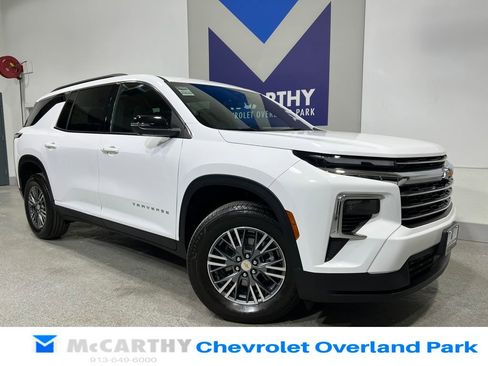 Used 2024 Chevrolet Traverse LT w/ LPO, Floor Liner Package image 1