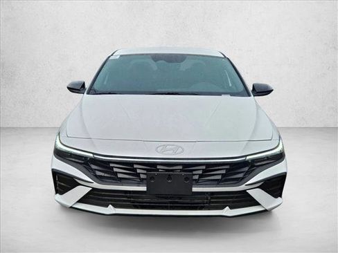 Used 2025 Hyundai Elantra SEL image 6