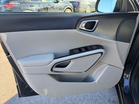 Certified 2025 Kia Soul EX image 13