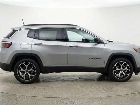 Used 2025 Jeep Compass Limited image 11