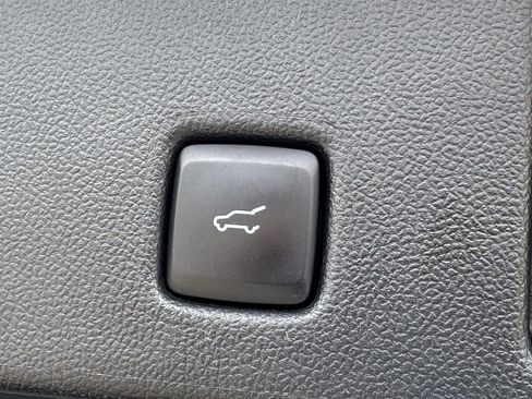 Used 2022 Ford Escape SE w/ Convenience Package FWD image 32