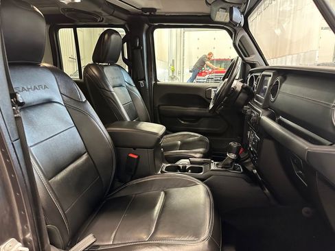 Used 2019 Jeep Wrangler Unlimited Sahara w/ Cold Weather Group image 32