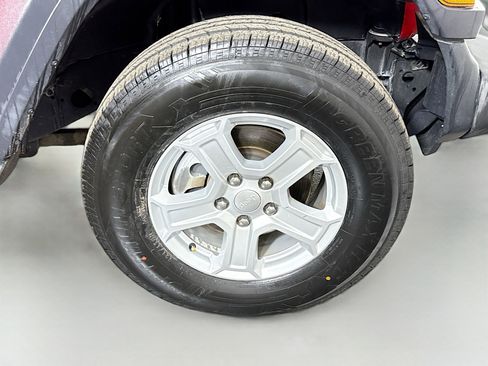 Used 2018 Jeep Wrangler Unlimited Sport S image 31