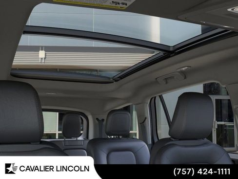 Used 2025 Lincoln Aviator AWD w/ Equipment Group 101A image 22