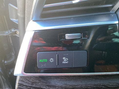 Used 2023 Audi Q8 Premium Plus w/ Premium Plus Package image 8