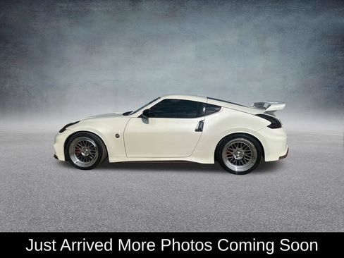 Used 2019 Nissan 370Z NISMO RWD image 2