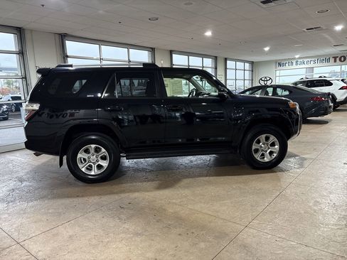 Certified 2024 Toyota 4Runner SR5 Premium image 3