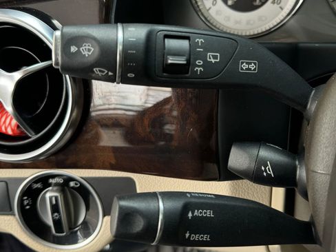 Used 2015 Mercedes-Benz GLK 350 2WD image 46