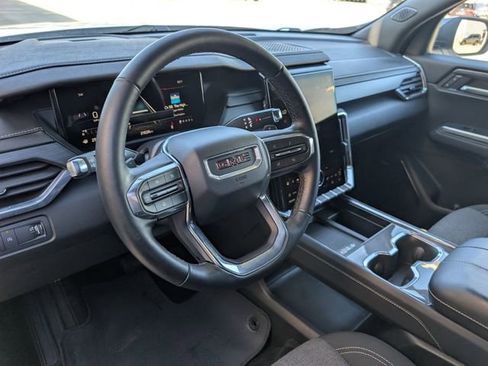 Used 2025 GMC Acadia Elevation image 9