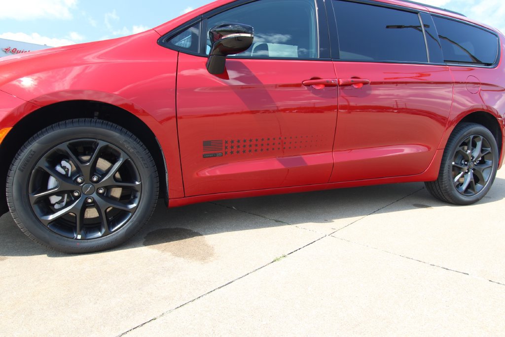 New 2027 Chrysler Pacifica Select AWD/4WD image 11