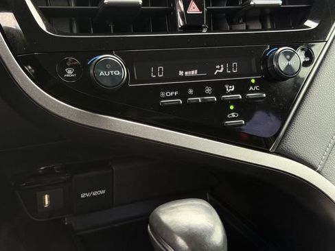 Used 2023 Toyota Camry SE w/ Convenience Package FWD image 18