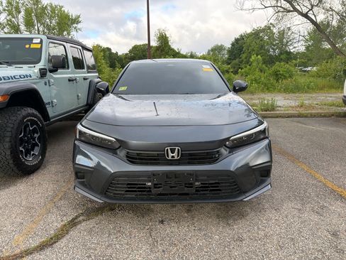 Used 2024 Honda Civic Sport image 2