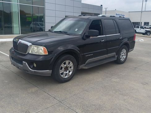 Used 2003 Lincoln Navigator Luxury AWD/4WD image 3