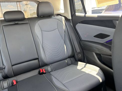 Used 2026 Volkswagen Tiguan SE AWD/4WD image 34