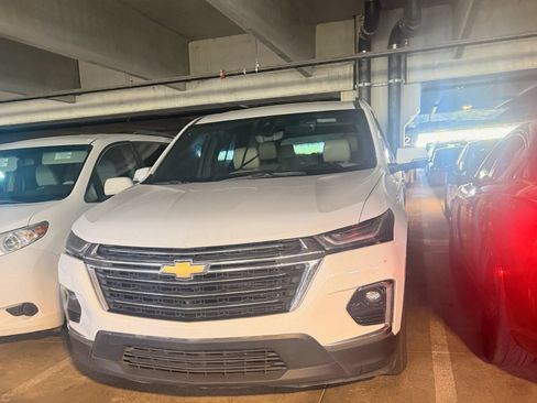 Used 2023 Chevrolet Traverse LT FWD image 4