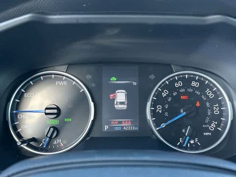 Used 2022 Toyota RAV4 LE image 6