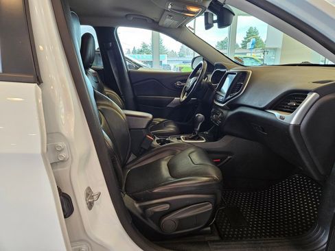 Used 2018 Jeep Cherokee Trailhawk w/ Quick Order Package 27L image 25