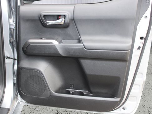 Used 2019 Toyota Tacoma image 39