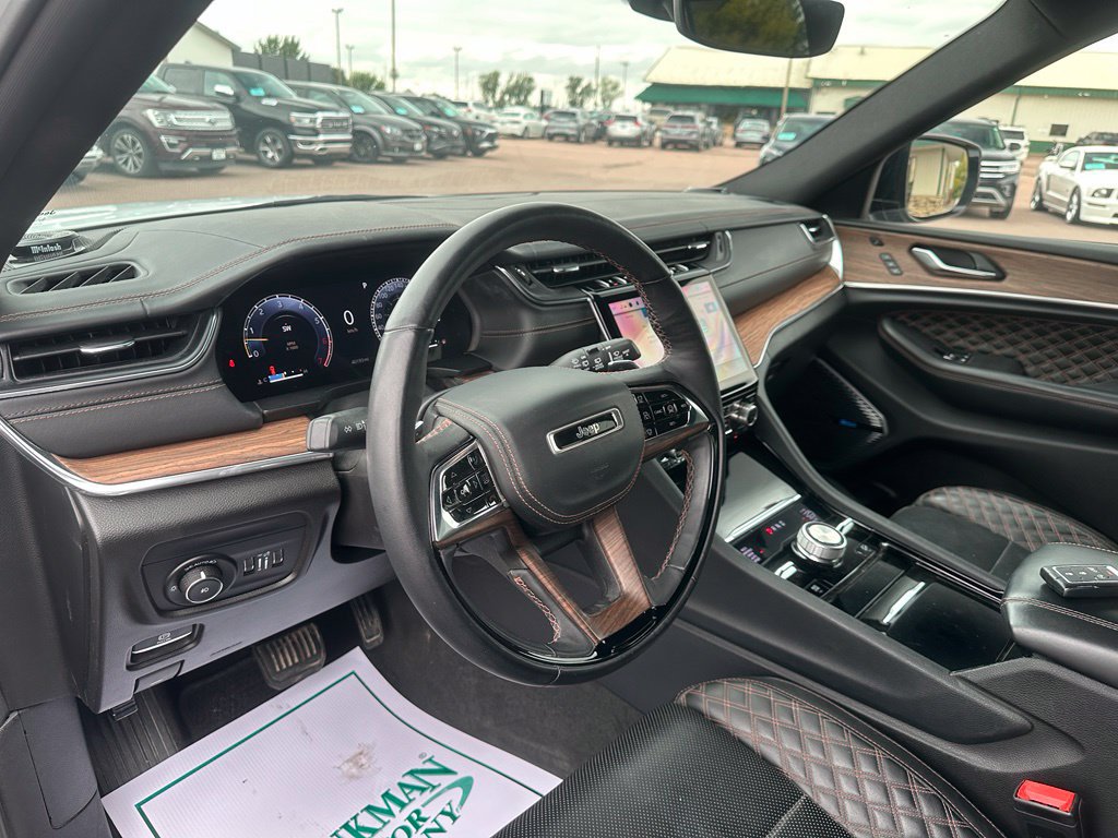 Used 2023 Jeep Grand Cherokee L Summit w/ High Altitude Package AWD/4WD image 13