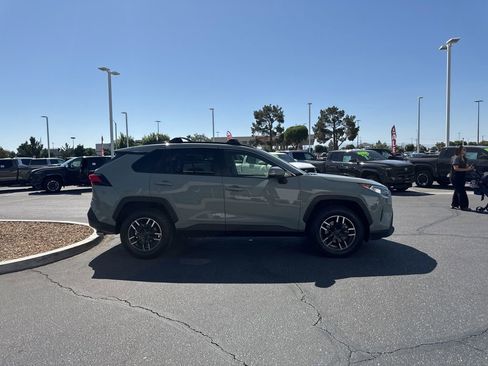 Used 2020 Toyota RAV4 XLE w/ Convenience Package AWD/4WD image 5