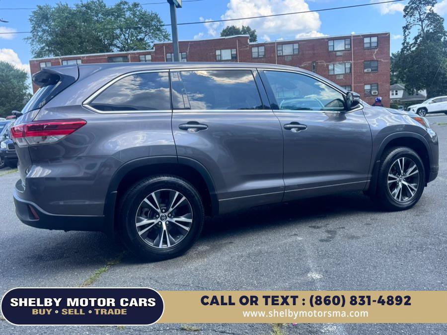 Used 2017 Toyota Highlander Plus w/ Carpet Mat Package AWD/4WD image 5