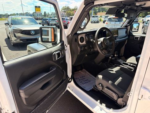 Used 2024 Jeep Wrangler Unlimited Sport AWD/4WD image 10