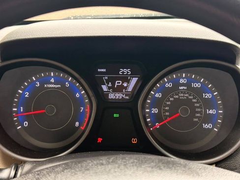 Used 2015 Hyundai Elantra SE FWD image 16