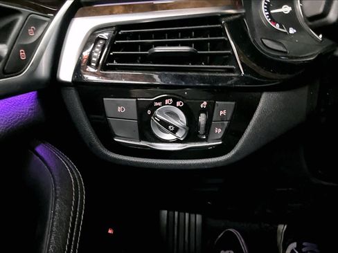 Used 2018 BMW 530e 530e iPerformance image 35