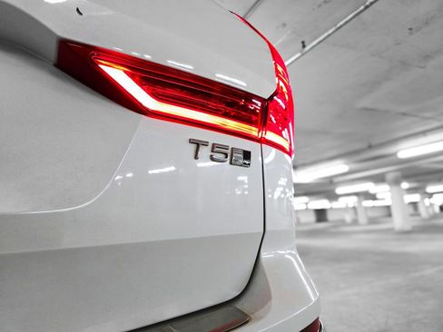 Used 2020 Volvo XC60 T5 Inscription w/ Protection Package Premier image 11