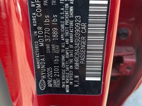Used 2025 Hyundai Venue SEL FWD image 3