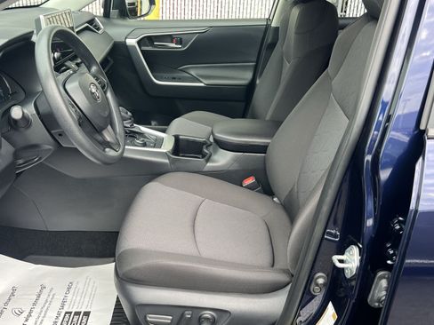 Used 2025 Toyota RAV4 XLE AWD/4WD image 11
