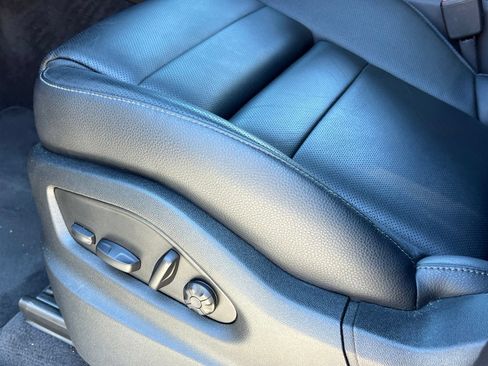 Certified 2025 Porsche Cayenne E-Hybrid AWD/4WD image 36