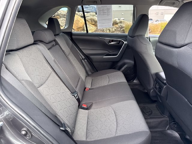 Used 2022 Toyota RAV4 XLE AWD/4WD image 12