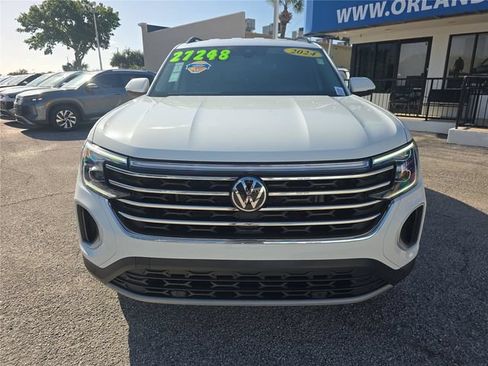 Used 2024 Volkswagen Atlas SE w/ Black Wheel Package FWD image 2