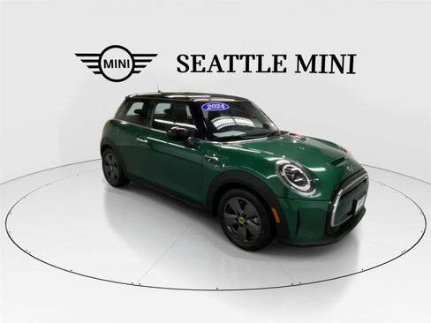 Certified 2024 MINI Cooper SE image 2