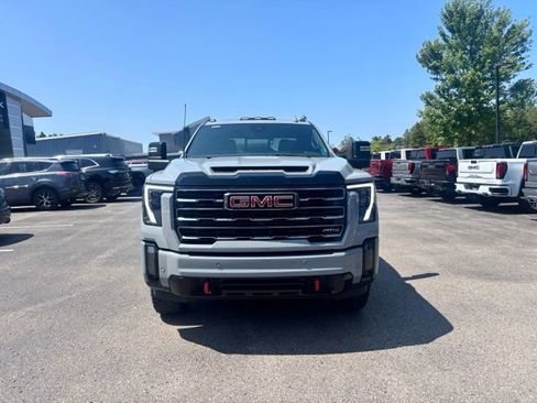 Used 2024 GMC Sierra 3500 AT4 w/ AT4 Premium Plus Package AWD/4WD image 3