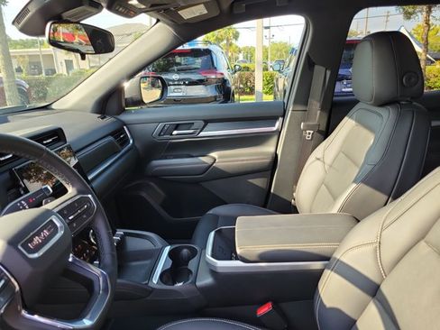 Used 2025 GMC Terrain Elevation w/ Elevation Premium Package AWD/4WD image 19