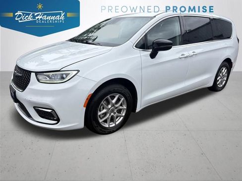 Used 2024 Chrysler Pacifica Touring-L FWD image 1