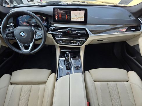 Used 2021 BMW 530i w/ Premium Package image 10