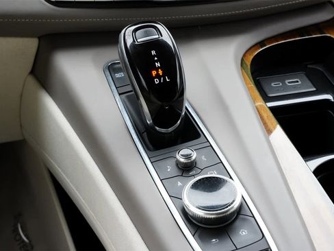 Used 2023 Cadillac Escalade Premium Luxury Platinum image 15