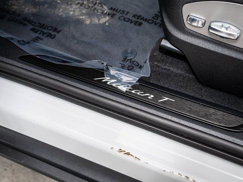 New 2026 Porsche Macan Turbo image 27