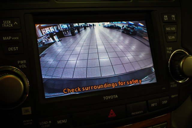 Used 2010 Toyota Highlander Limited AWD/4WD image 15