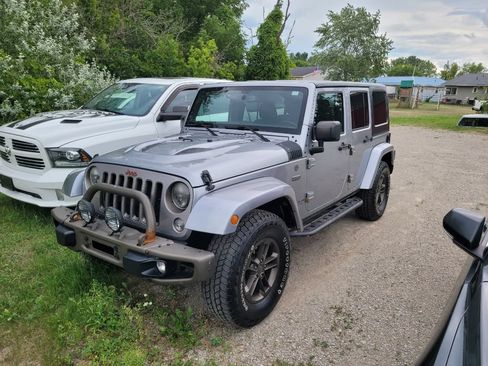 Used 2016 Jeep Wrangler Unlimited Sahara AWD/4WD image 1