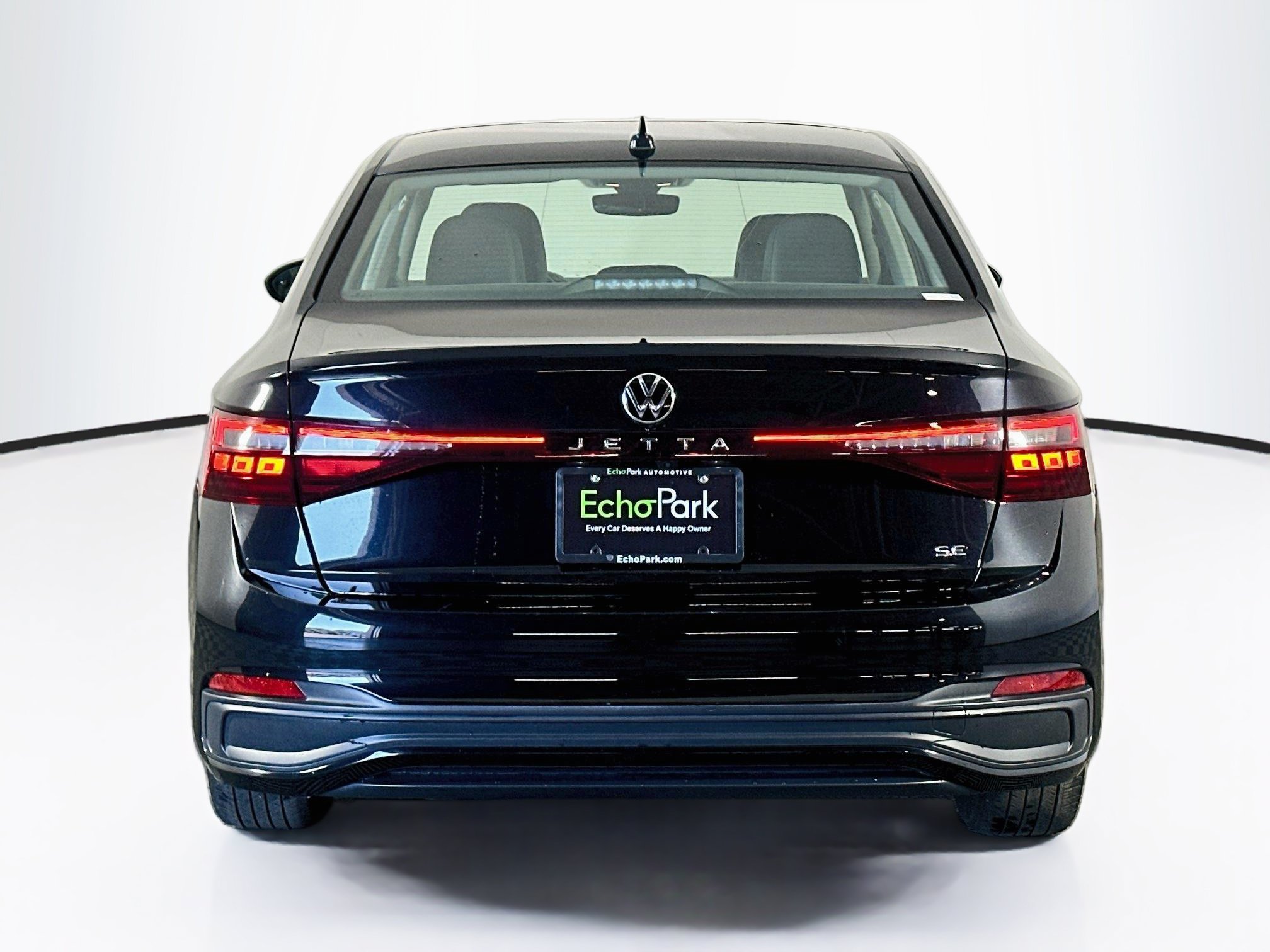 Used 2025 Volkswagen Jetta SE FWD image 7