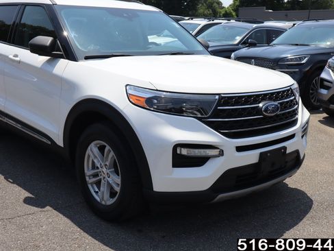 Used 2022 Ford Explorer XLT w/ Equipment Group 202A AWD/4WD image 2