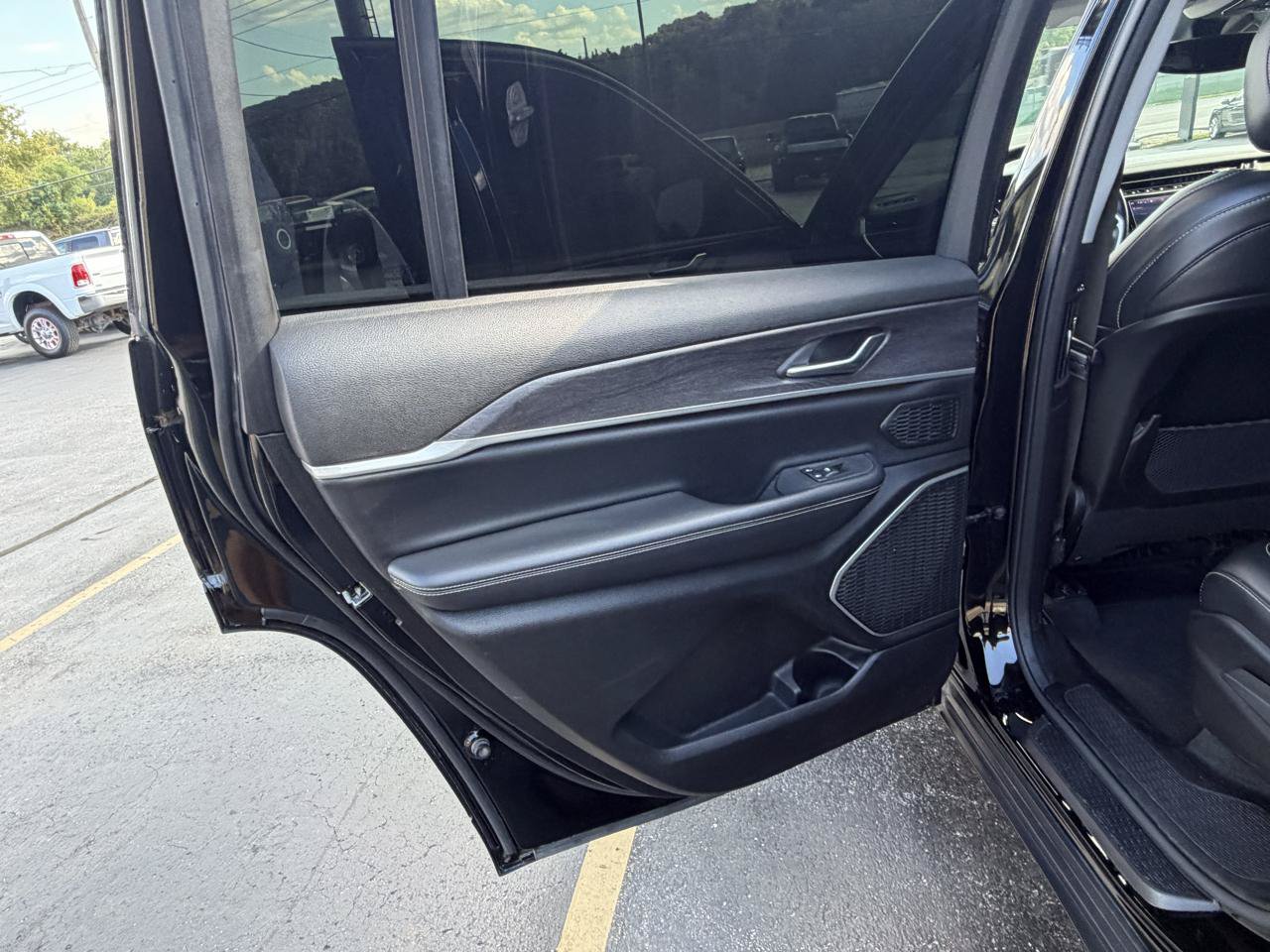 Used 2021 Jeep Grand Cherokee L Limited AWD/4WD image 33